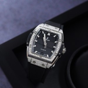 Alternative view of Hublot Spirit Of Big Bang Black Titanium Pavé 39mm 665.NX.1170.LR.1604