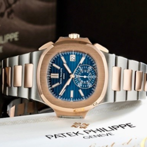 Alternative view of Patek Philippe Nautilus Chronograph 40,5mm 5980/1AR-001 Blue Dial